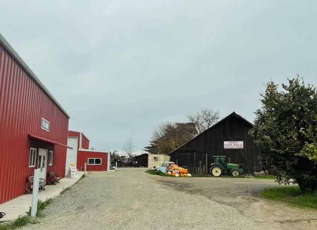 Our feedbarn is finally open! If you’re in the area stop by and check it out. 
#grain #bedding #hay #redbarns #feed #progress