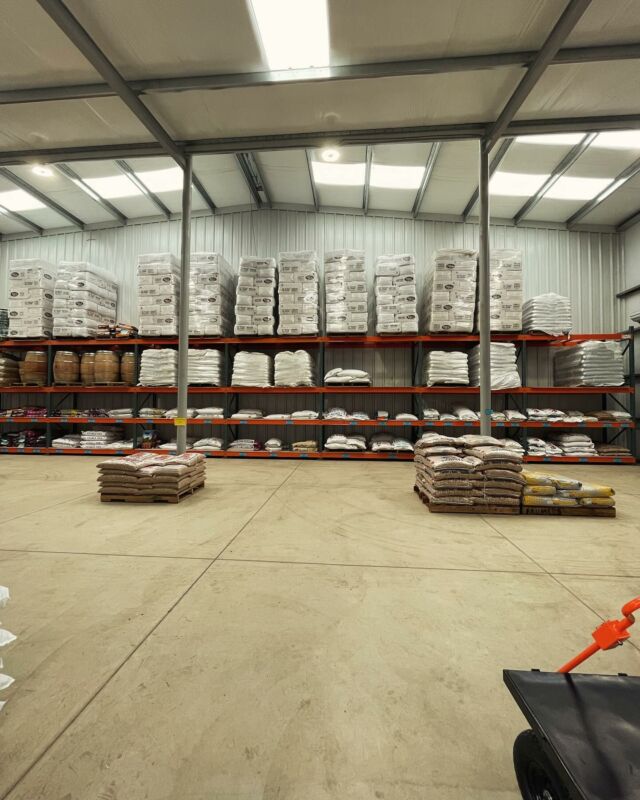 Stop in and check out our selection! Now carrying a variety of show feeds as well as many other types of stacked feed. 
#showrite #showmaker #show100 #showtime #sackedfeed #farmersbest #associatedfeed #feedstore #grain #stablemix #lmffeeds